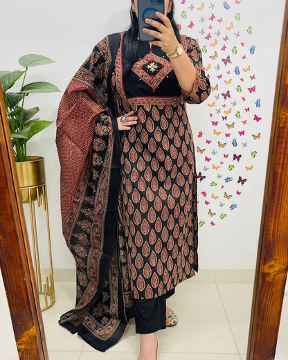 Mughal/Kalamkari Fusion Azrak Bagru Print Black Kurti Pant Dupatta Set