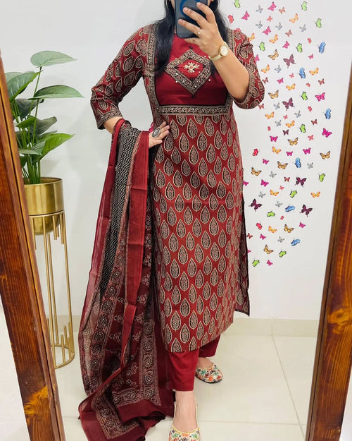 Mughal/Kalamkari Fusion Azrak Bagru Print Red Kurti Pant Dupatta Set