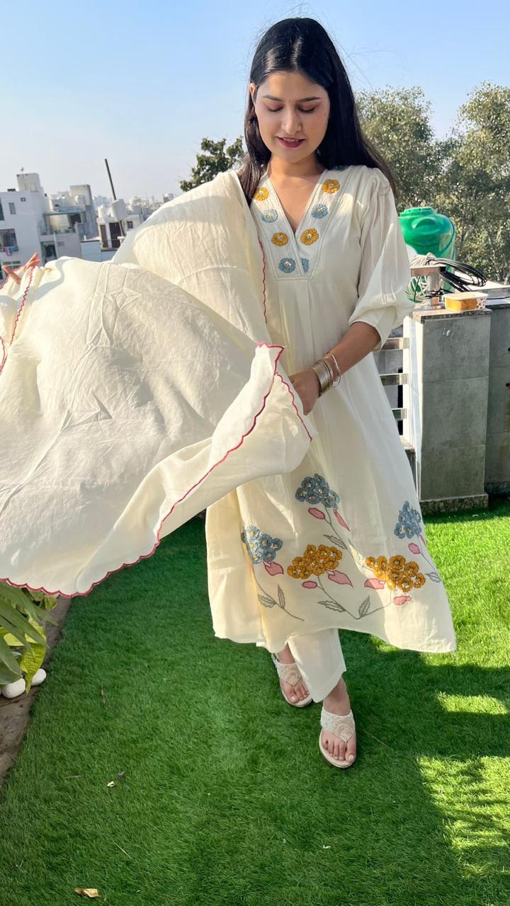 Dreamy Elegance : Cream A-Line Cotton Kurta Set With Malmal Dupatta