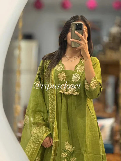 Green Floral Embroidered Kurta Set with Dupatta