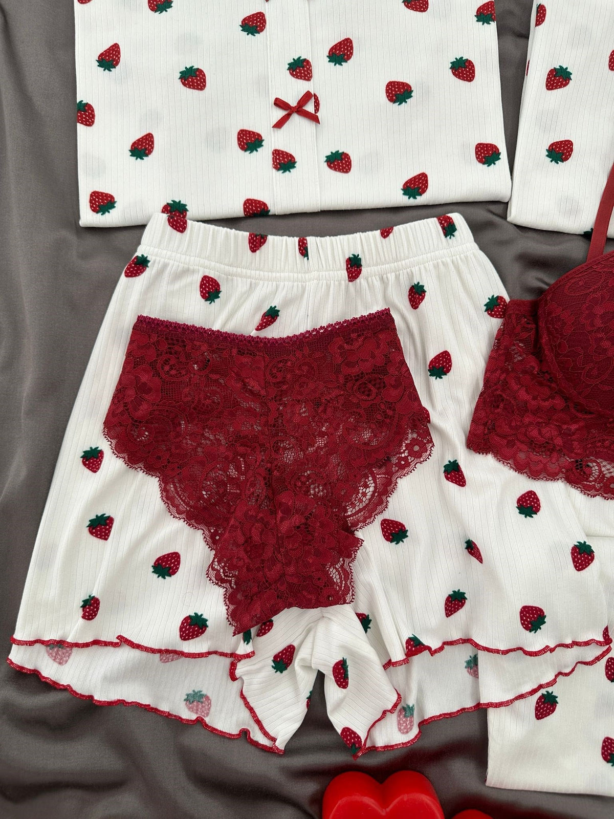 Strawberry Patterned 6-Piece Oslo Pajama Set